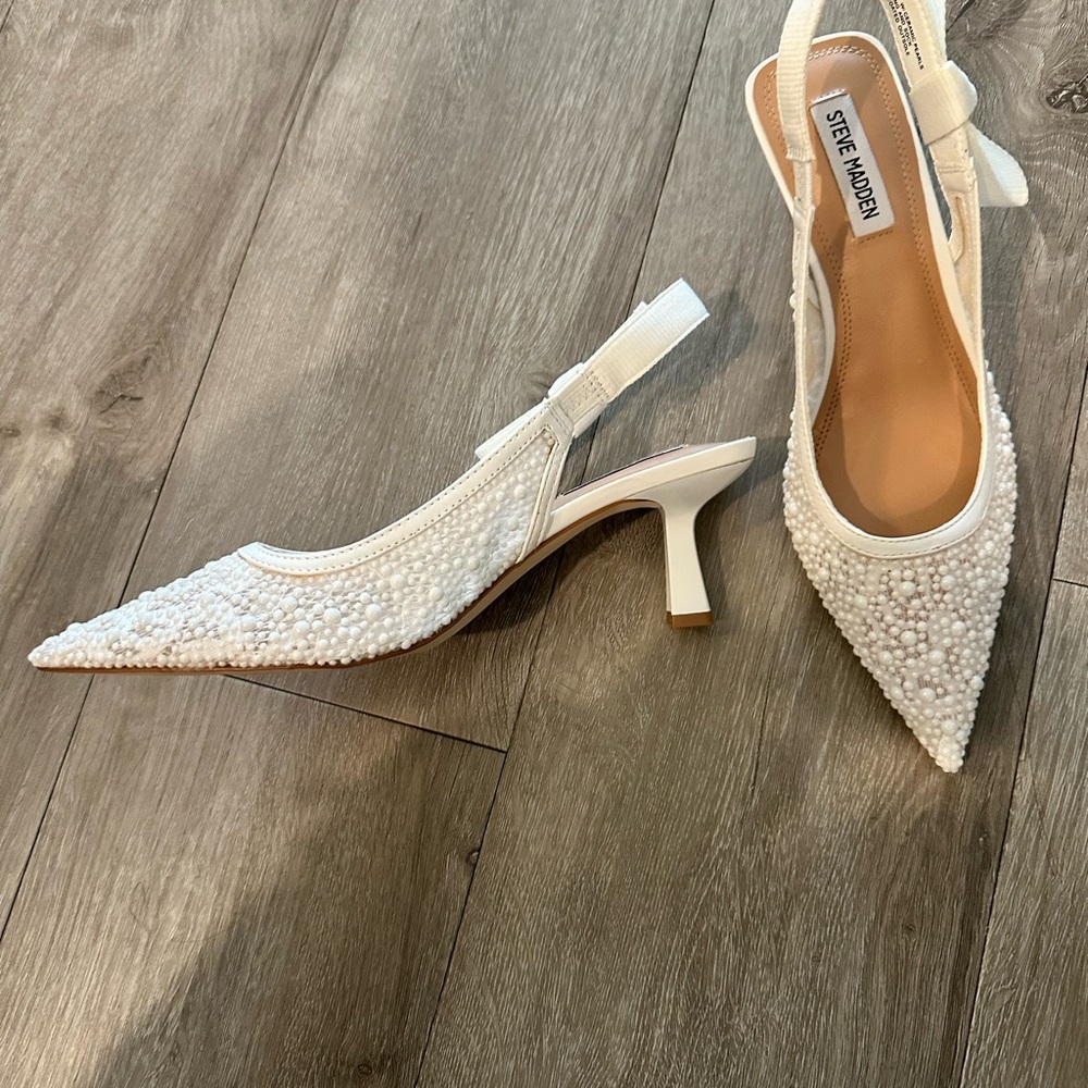 Steve Madden White Versali Pump